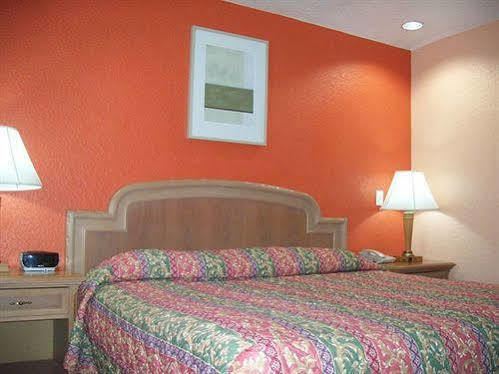 Economy Lodge Texas City Refinery Экстерьер фото