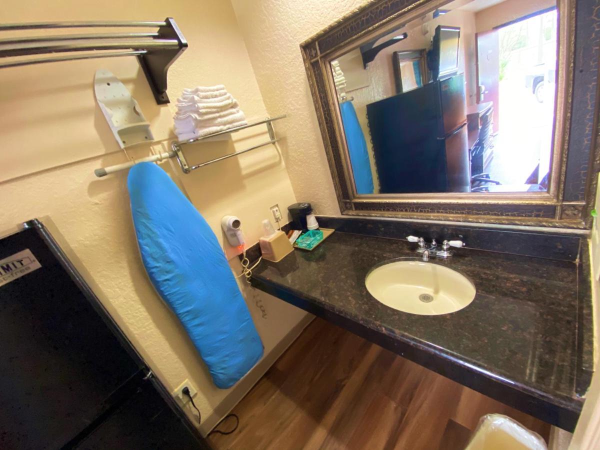 Economy Lodge Texas City Refinery Экстерьер фото